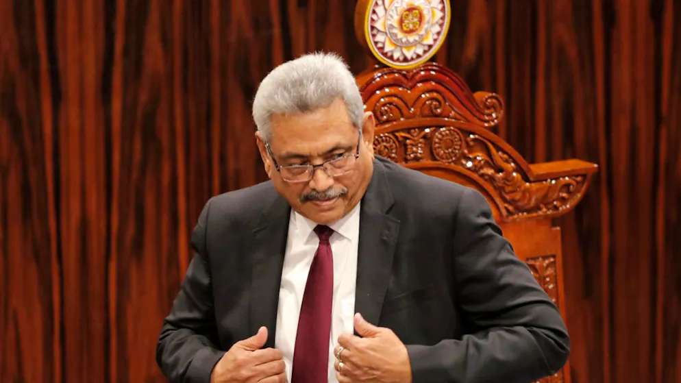 ARCHIV - Gotabaya Rajapaksa, faktisch entmachteter Präsident von Sri Lanka, verlässt das Parlament, nachdem er während der feierlichen Eröffnung der Sitzung am 3. Januar 2020 in Colombo, Sri Lanka, eine Rede gehalten hat. Foto: Eranga Jayawardena/AP/dpa
