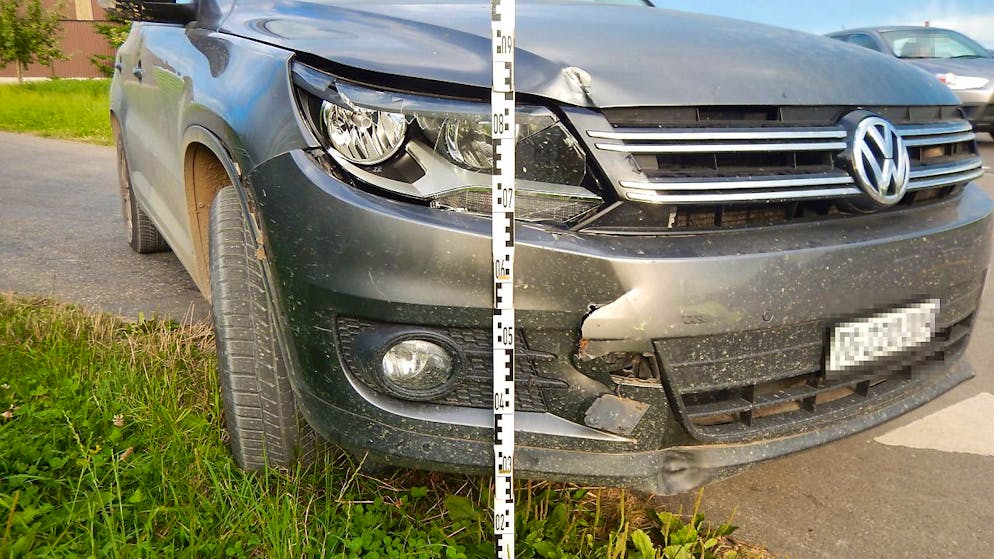 Durch die Kollision mit dem Auto wurde eine Mofafahrerin verletzt.