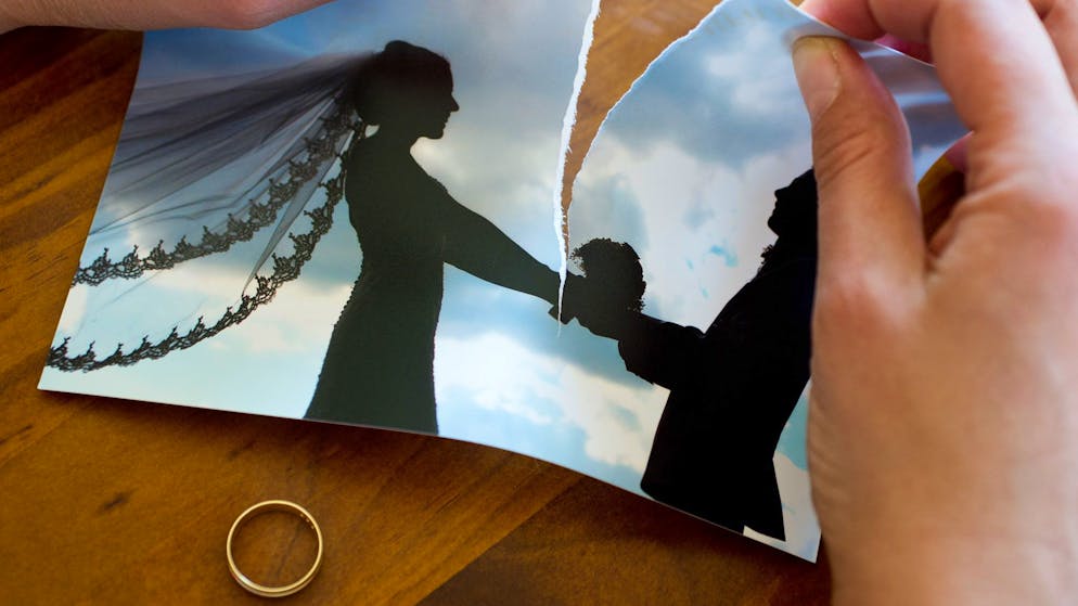 40 Prozent aller Ehen werden geschieden. Eine Scheidung hat langfristige finanzielle Folgen, vor allem für die einkommensschwächere Person.