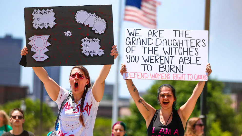 Nachdem Ende Juni das verfassungsmäßige Recht auf Abtreibung in den USA vom Obersten Gericht gekippt wurde, gab es landesweit zahlreiche Proteste.