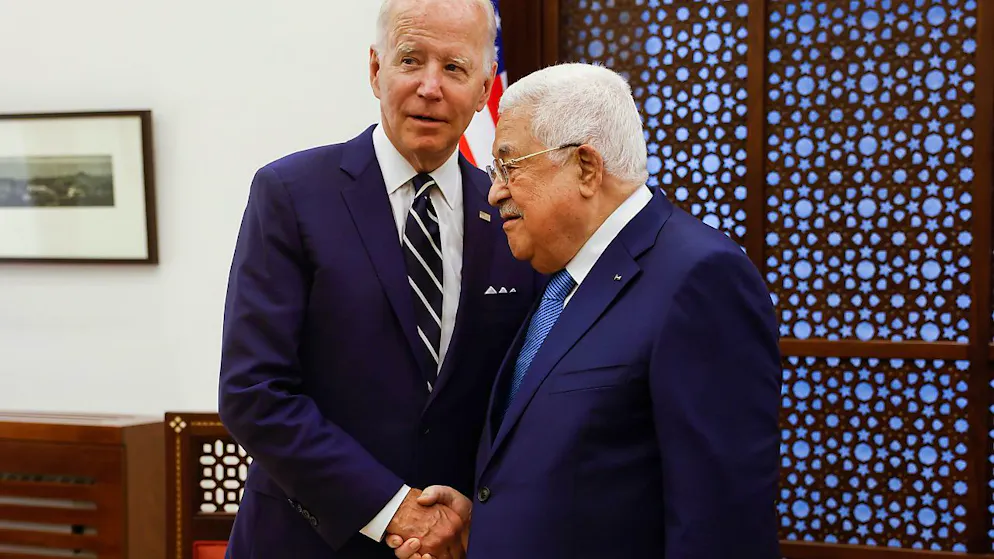 dpatopbilder - Mahmoud Abbas (r), Präsident der Palästinensischen Autonomiebehörde, trifft im Westjordanland mit US-Präsident Joe Biden zusammen. Foto: Mohamad Torokman/Pool Reuters/AP/dpa
