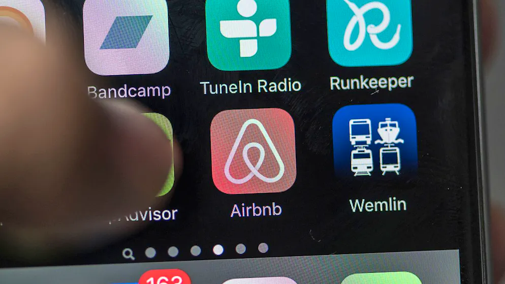 Im Kanton St. Gallen sollen in Zukunft auch Plattformen wie Airbnb für die Vermittlung von Unterkünften flächendeckend Tourismusabgaben zahlen. (Symbolbild)