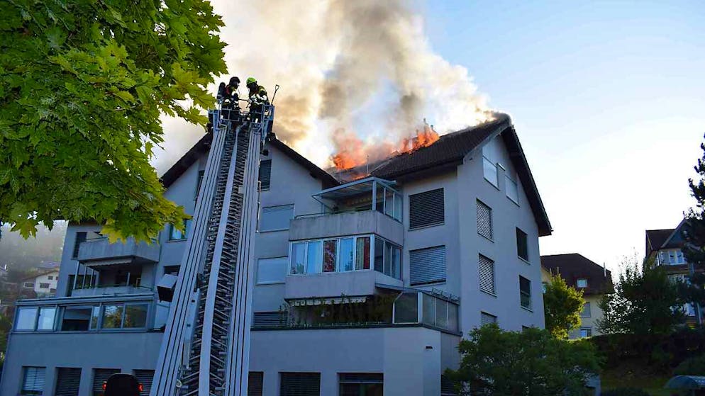 Bei dem Brand im Wohn- und Geschäftshaus in Herisau AR entstanden mehrere hunderttausend Franken Sachschaden.