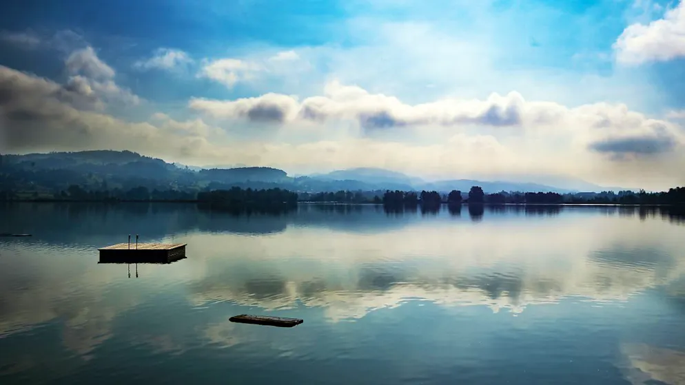 Nach dem Schwimmen im Pfäffikersee wird ein  71-jähriger Mann vermisst. (Archivbild)