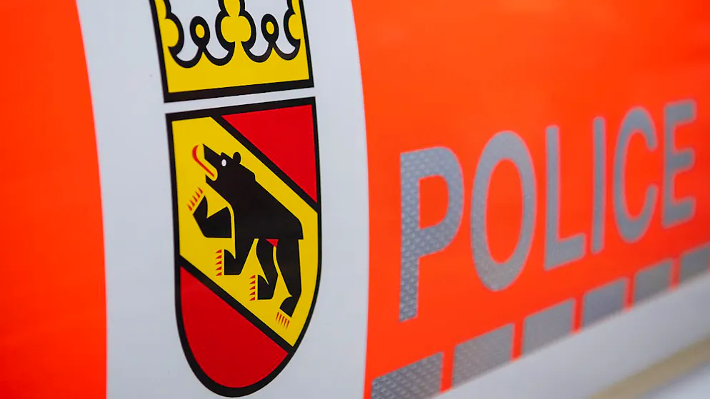 Die Kantonspolizei Bern untersucht noch, wie es zum Unfall des E-Bike-Fahrers mit dem Linienbus kam.