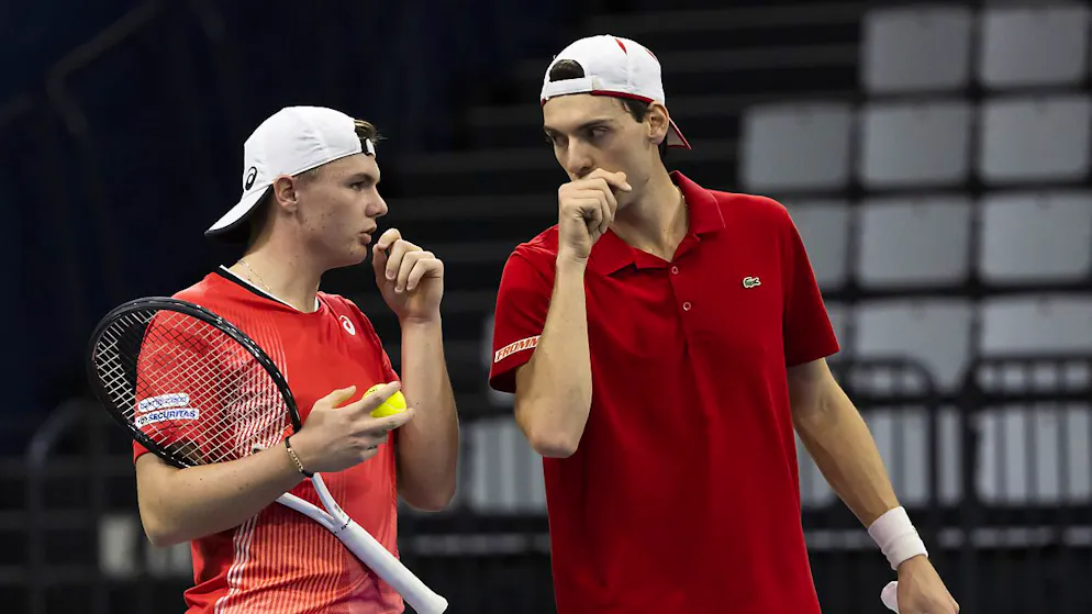 Der Schweiz-Spezialist und zwei weitere Top-20-Spieler - Gallery. Treffen in der 1. Runde aufeinander: die Davis-Cup-Kollegen Dominic Stricker (li.) und Marc-Andrea Hüsler