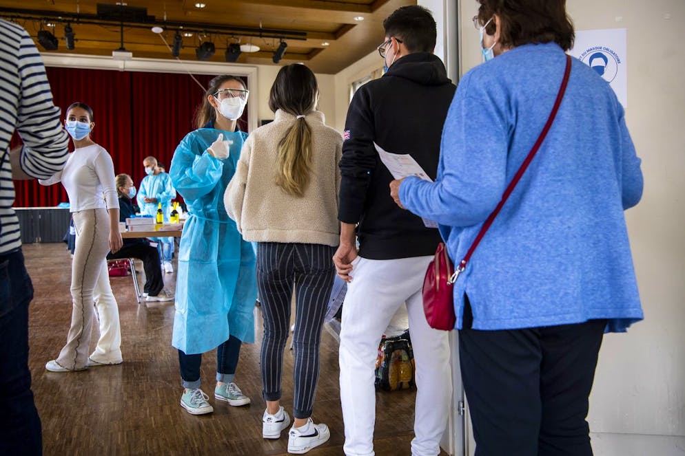 Infezione segue infezione: a causa delle varianti Omicron del Covid, la protezione contro l'infezione non dura molto a lungo. Nella foto un centro di test a Mont-sur-Lausanne.