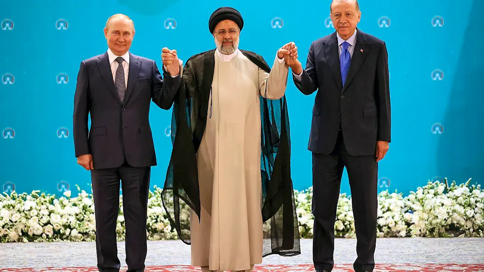 Der russische Präsident Wladimir Putin, Ebrahim Raisi, Präsident des Iran, und ihr türkischer Kollege Recep Tayyip Erdogan bei ihrem Treffen in Teheran. Foto: Sergei Savostyanov/Pool Sputnik Kremlin via AP/dpa