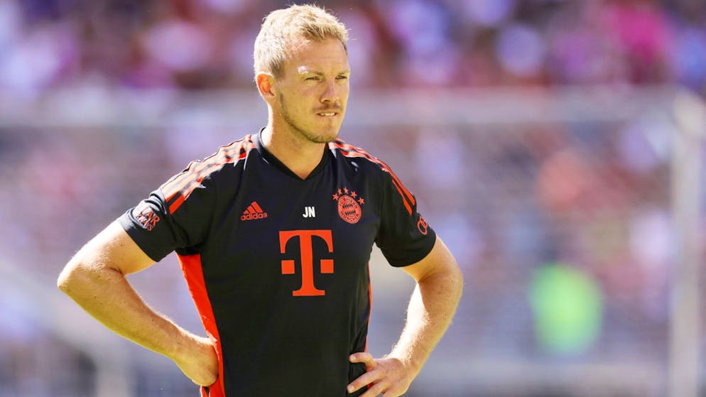 Julian Nagelsmann wundert sich über die vielen Zuzüge des FC Barcelona.