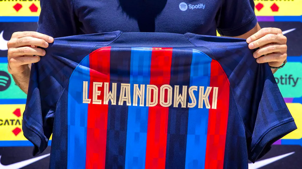 Immerhin: Robert Lewandowski selbst hat sein Shirt bekommen.