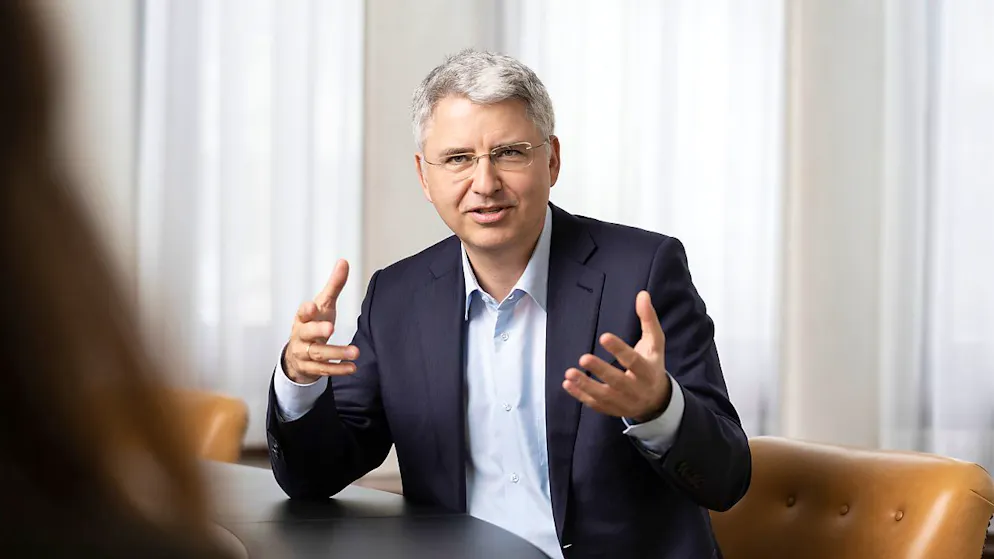 Severin Schwan, CEO der Roche Gruppe, hat am Donnerstag solide Zahlen vorgelegt. Der Pharmariese ist auch im ersten Halbjahr gewachsen. (Archivbild)