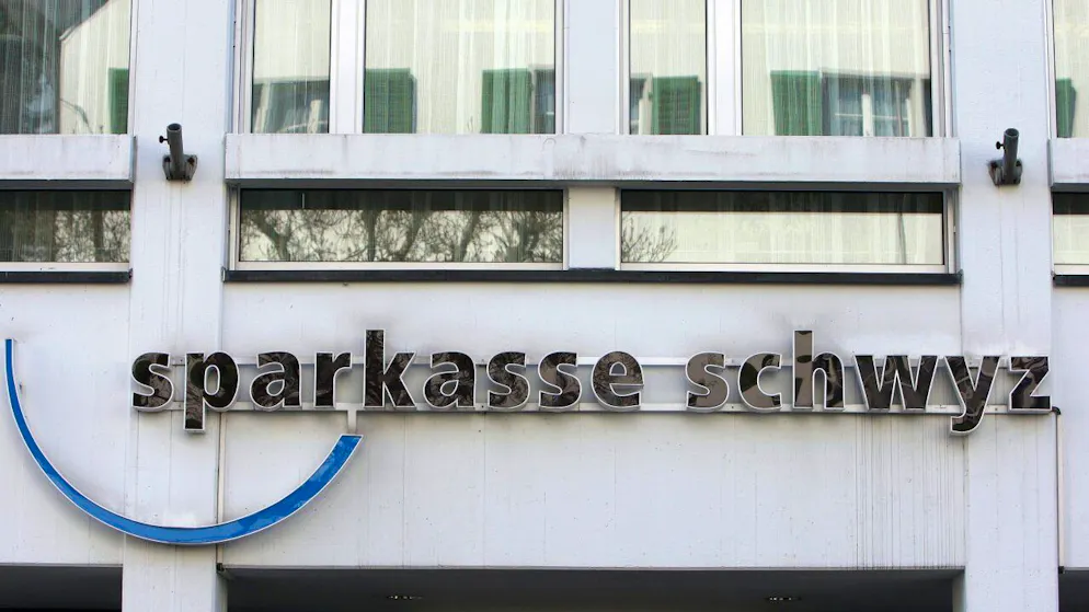 Besser als im Zins- und im Handelsgeschäft lief es bei der Sparkasse Schwyz im Kommissions- und Dienstleistungsgeschäft. (Archivbild)