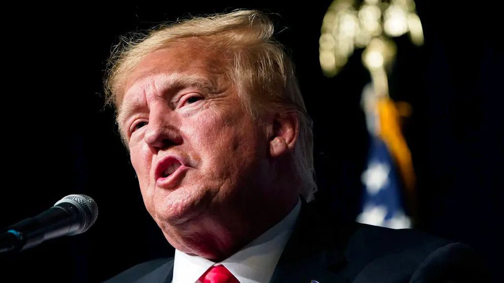 Der damalige US-Präsident Trump soll bei der Kapitol-Attacke lange untätig geblieben sein.