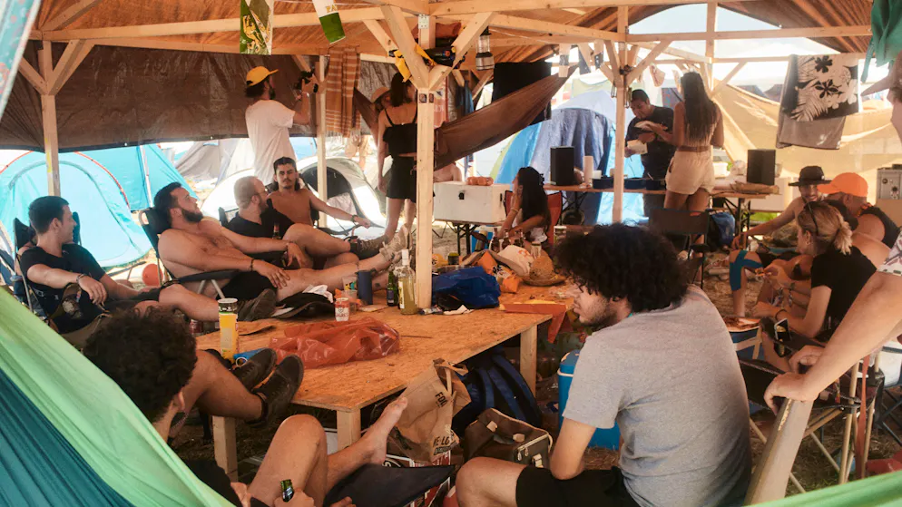 Coolster Zeltplatz der Schweiz. Manche Paléo-Besucher*innen haben sogar den eigenen Pizzaiolo dabei
