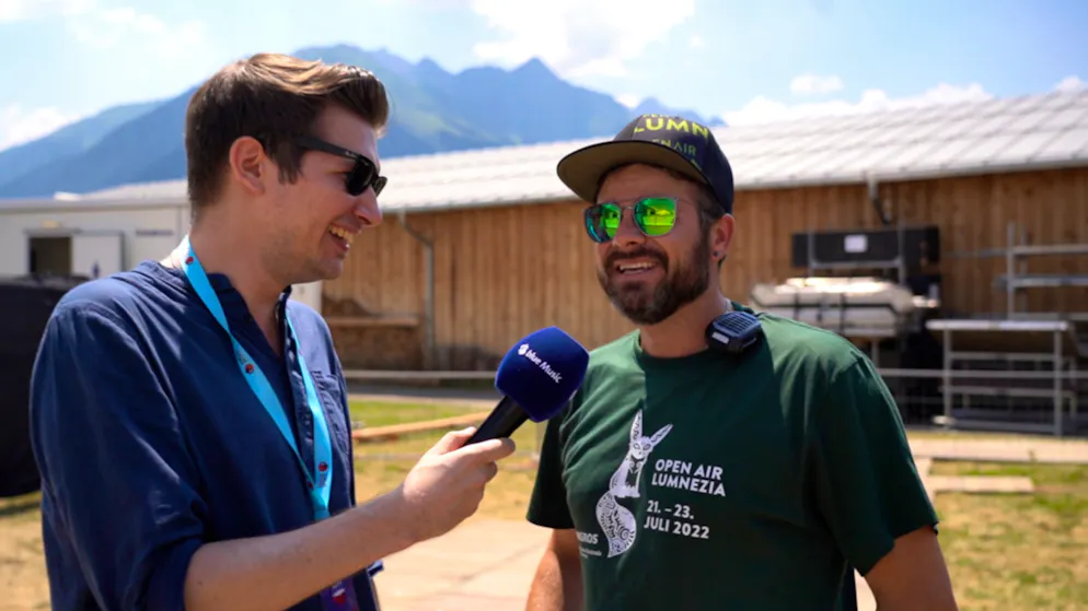 Die Aufbau-Familie am Openair Lumnezia. «Wir sind alle fast 20 Jahre dabei»