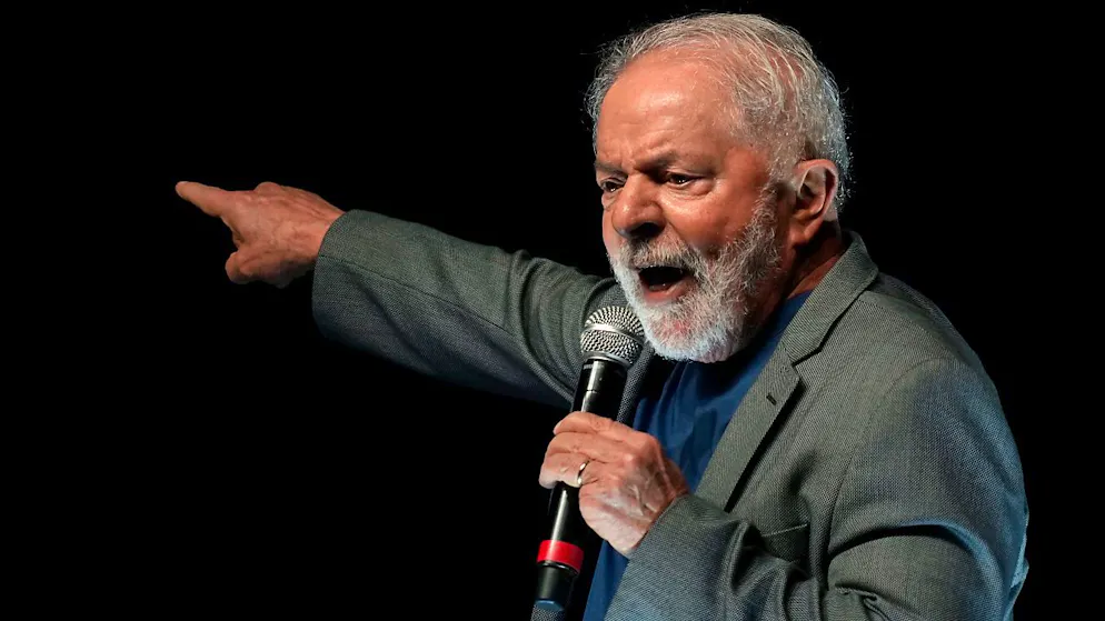 Brasiliens ehemaliger Präsident Luiz Inacio Lula da Silva, der sich zur Wiederwahl stellt, bei einer Wahlkampfveranstaltung in Brasilia. Foto: Eraldo Peres/AP/dpa