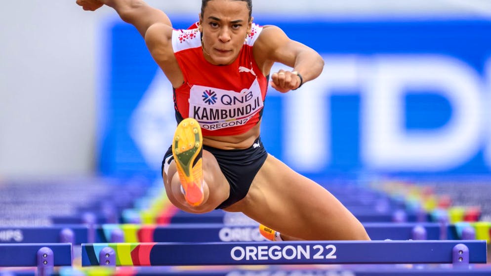 Ditaji Kambundji kämpft sich elegant durch den Hürdenwald.