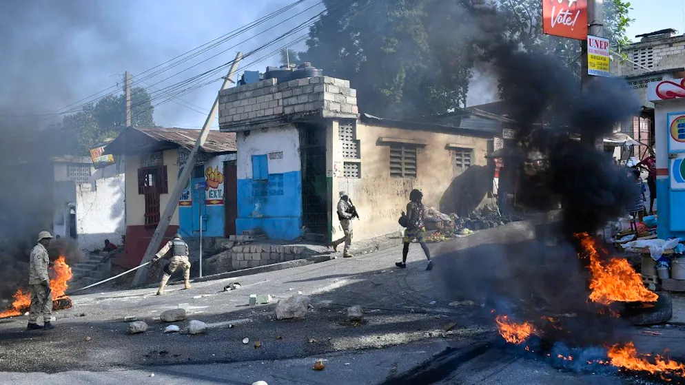 ARCHIV - In Haitis Hauptstadt Port-Au-Prince eskaliert die Gewalt. Foto: Matias Delacroix/AP/dpa