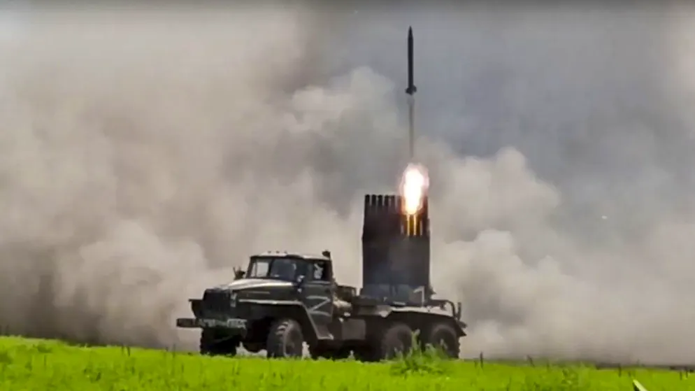Russischer Raktenwerfer an einem unbekannten Ort in der Ukraine Mitte Kuli 2022. 