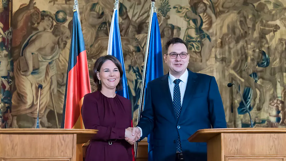 Bundesaußenministerin Annalena Baerbock trifft ihren Amtskollegen Jan Lipavsky in Prag. Foto: Tomas Tkacik/SOPA Images via ZUMA Press Wire/dpa