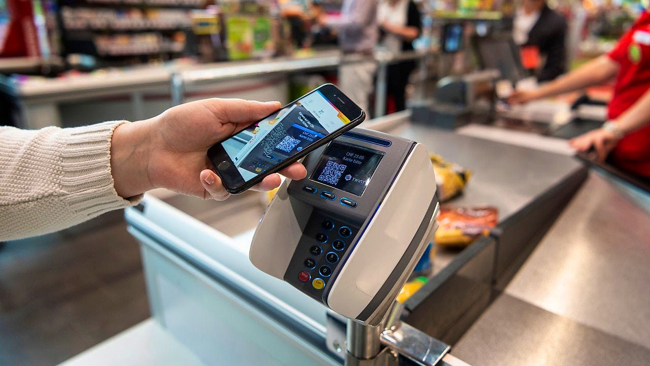 Einzelhandel. Volumen der Smartphone-Zahlungen verdoppelt sich erneut
