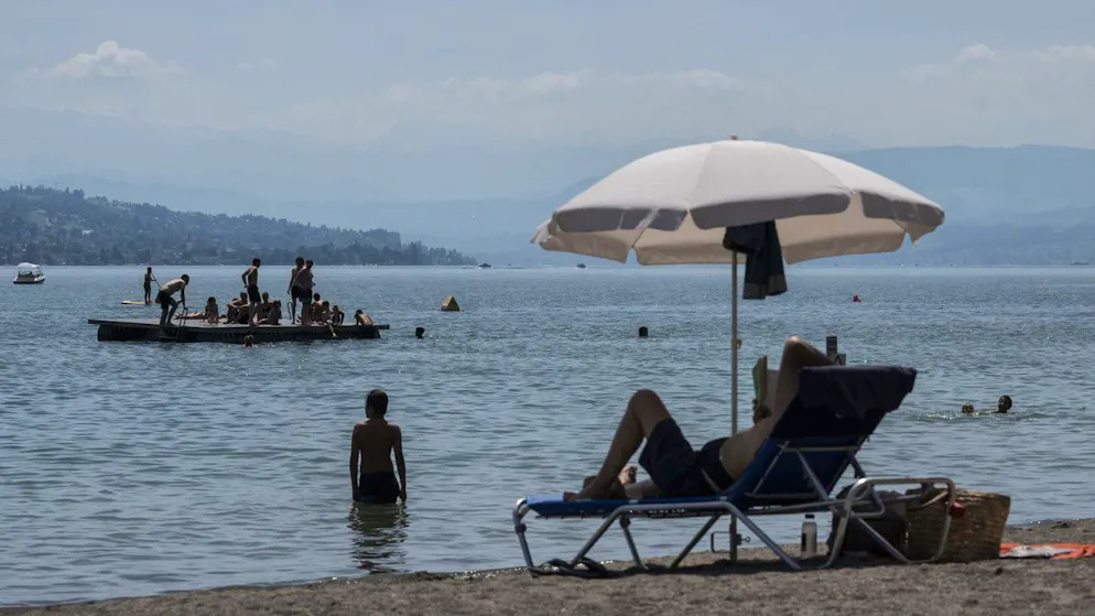 Abkühlung bleibt angesagt: Die nächsten Tage wird es etwas kühler, aber weiterhin sommerlich warm. (Archiv)
