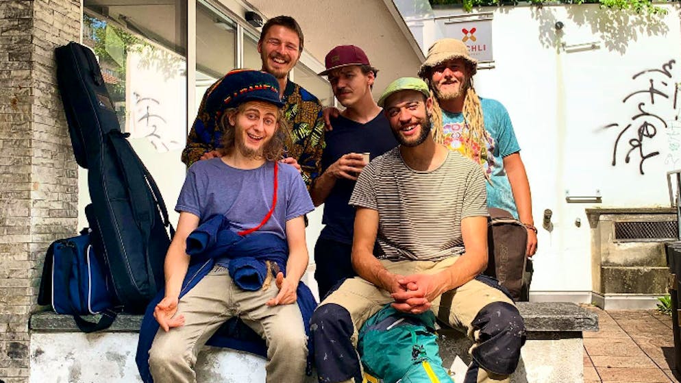 Das Konzert der Band Lauwarm wurde abgebrochen, weil die weissen Musiker Rastas tragen und Reggae spielen.