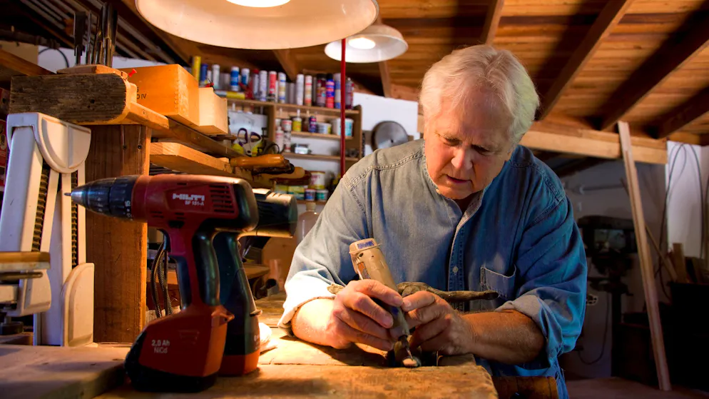 Tony Dow. Im heimischen Topanga beschäftigte sich Dow gern handwerklich.
