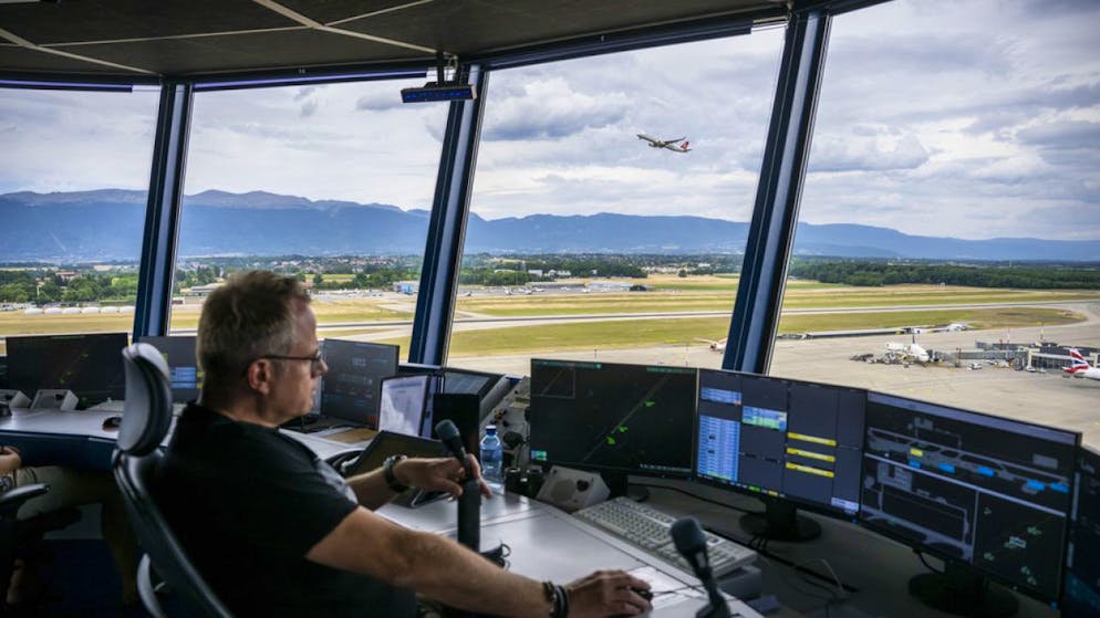 Aspiring air traffic controllers earn double