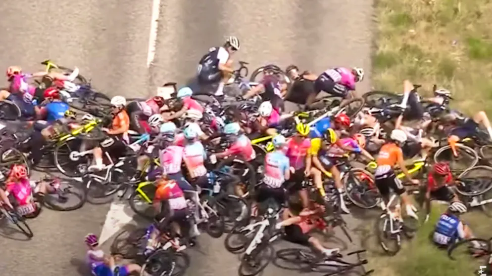 30 Fahrerinnen kommen zu Fall. Übler Massensturz an der Tour de France der Frauen