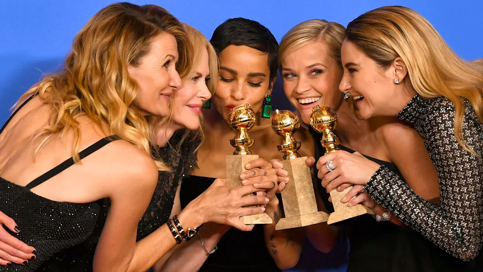 Laura Dern, Nicole Kidman, Zoe Kravitz, Reese Witherspoon und Shailene Woodley posieren mit ihren Golden Globes für «Big Little Lies».