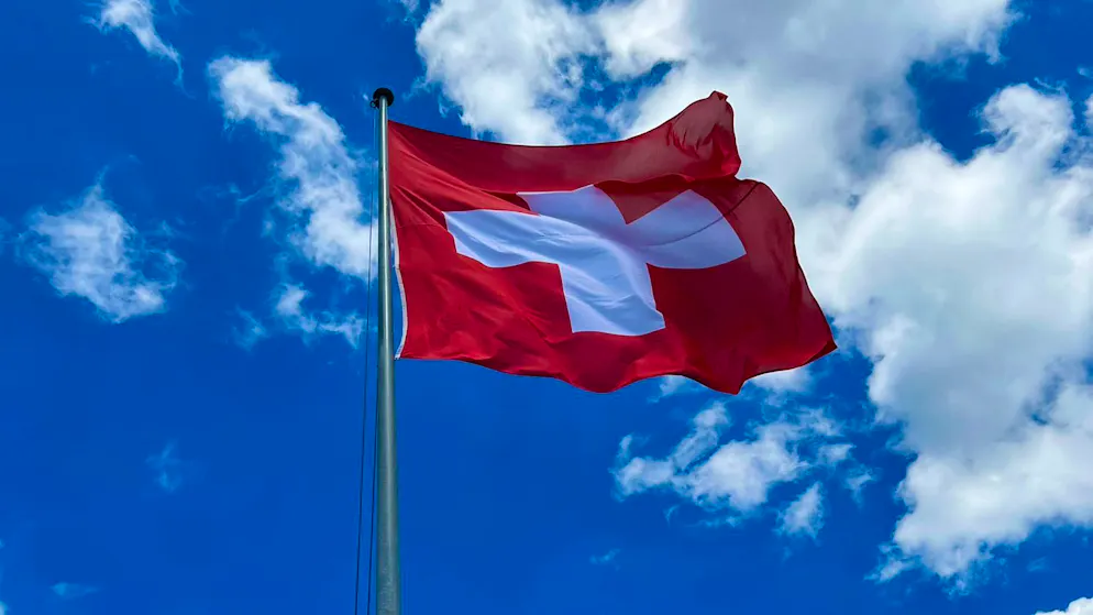 Beschreiben Sie die Schweiz in einem Bild. «Die Schweizerfahne symbolisiert für mich Freiheit und Sicherheit. Die Schweiz ist unsere, meine, Heimat, diese gilt es zu schützen. Dafür kämpfe ich.» Das sagt ...