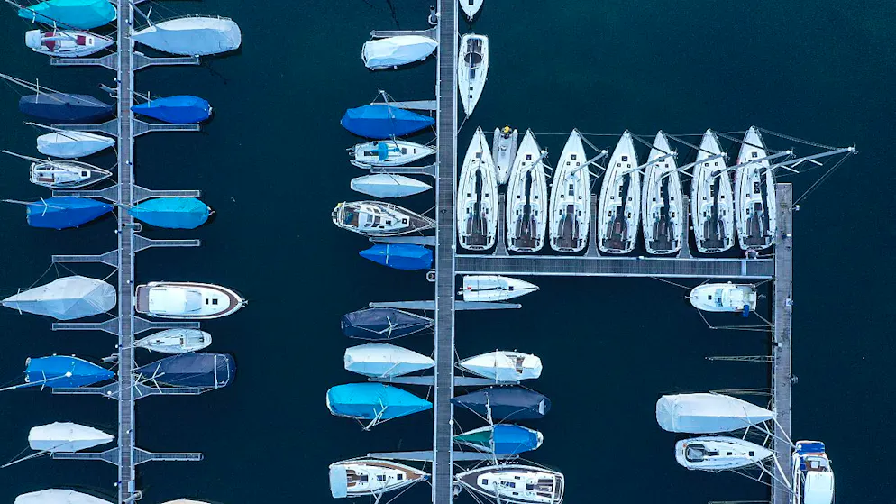 Deutschland. Boote müssen wegen Niedrigwasser aus Bodensee-Häfen geholt werden
