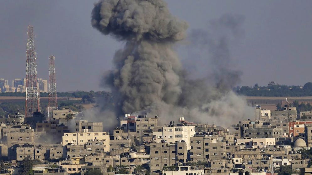 Das israelische Militär fliegt Luftangriffe gegen den Islamischen Dschihad im Gazastreifen.