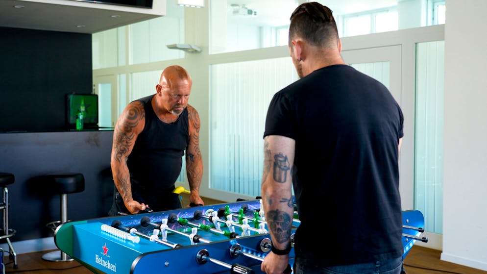 Büetzer Buebe am Töggelikasten. Trauffer über Gölä: «Mich nervt, dass er beim Spielen trickst»