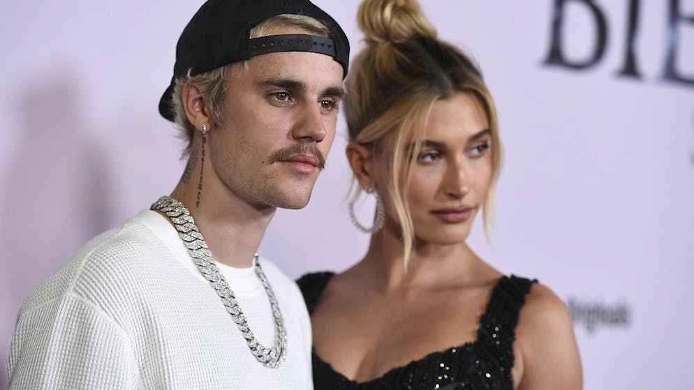 «Sie bestellten Biscotti und Himbeer». Justin und Hailey Bieber stehen brav für Zürcher Glace an