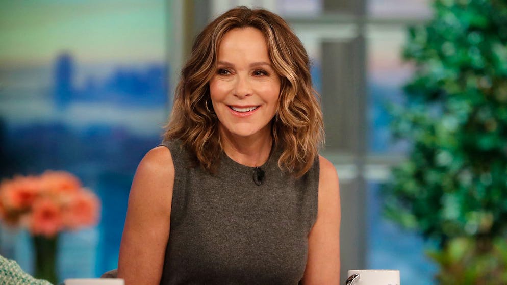 Inferno in Hollywood: Diese Promis verlieren ihre Häuser an die Flammen. «Dirty Dancing»-Star Jennifer Grey muss sich ebenfalls ein neues Heim suchen, ihr Haus ist komplett zerstört worden.