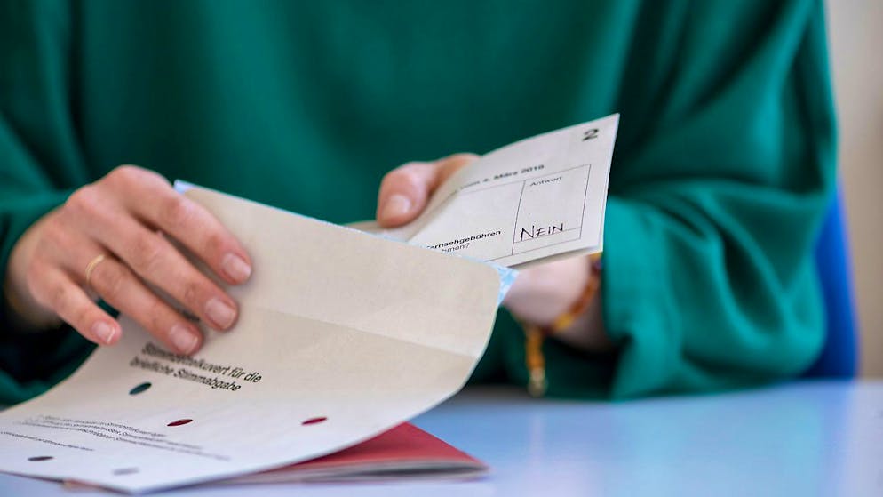 Per le votazioni del 25 settembre si profilano grandi differenze di opinione fra uomini e donne. Immagine simbolica.