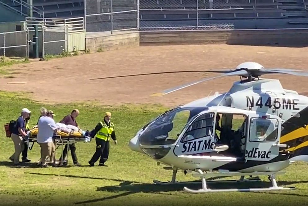 Salman Rushdie wurde mit dem Helikopter ins Spital geflogen, wo er operiert wurde.