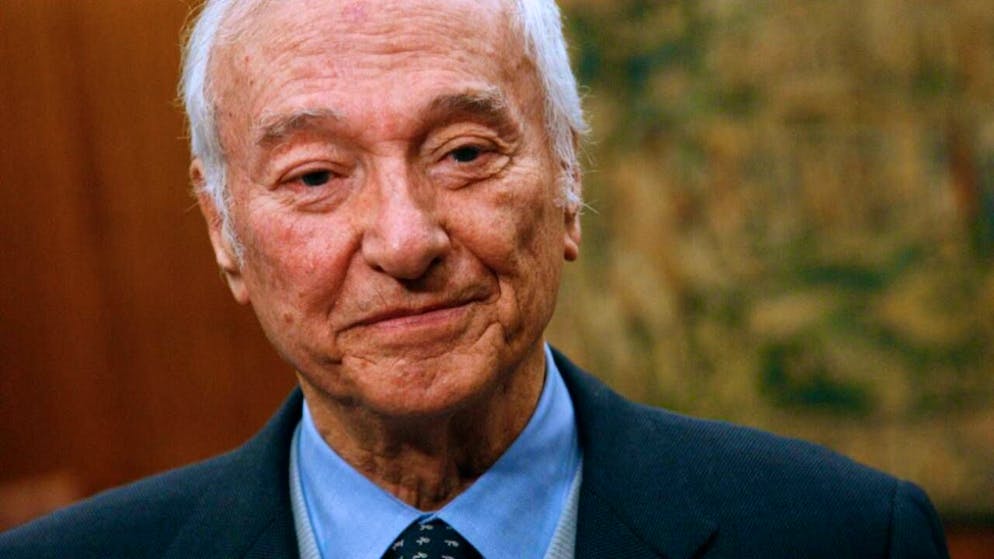 Momenti di intensa commozione a Roma, per l'addio a Piero Angela.