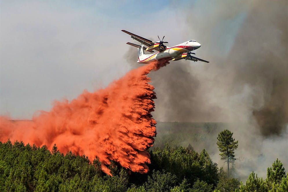 Les pompiers poursuivaient samedi leur lutte contre les incendies en France, notamment en Gironde, dans les Landes et en Bretagne.
