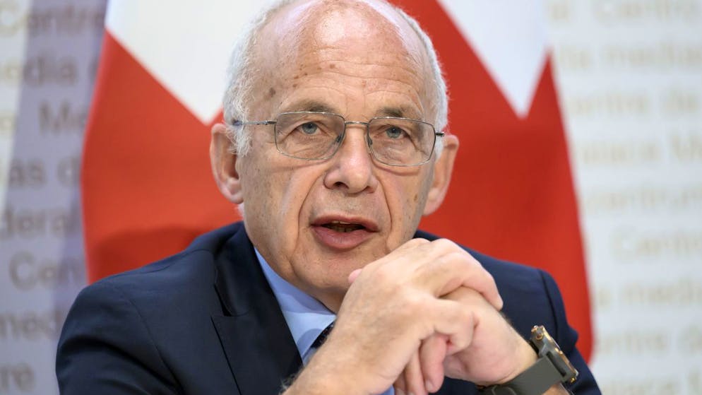 Bundesrat Ueli Maurer informiert an einer Medienkonferenz. (Archiv)
