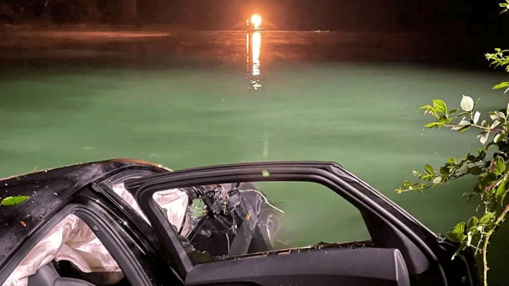 Die Einsatzkräfte konnten sich rasch Zugang zum Innern des Autos verschaffen – und fanden es leer vor.