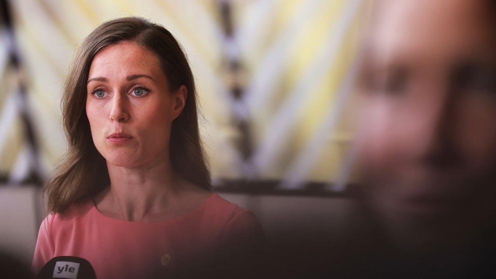 Frauen tanzen für «Party-Sanna». «Der dümmste Skandal, den ich je gesehen habe»