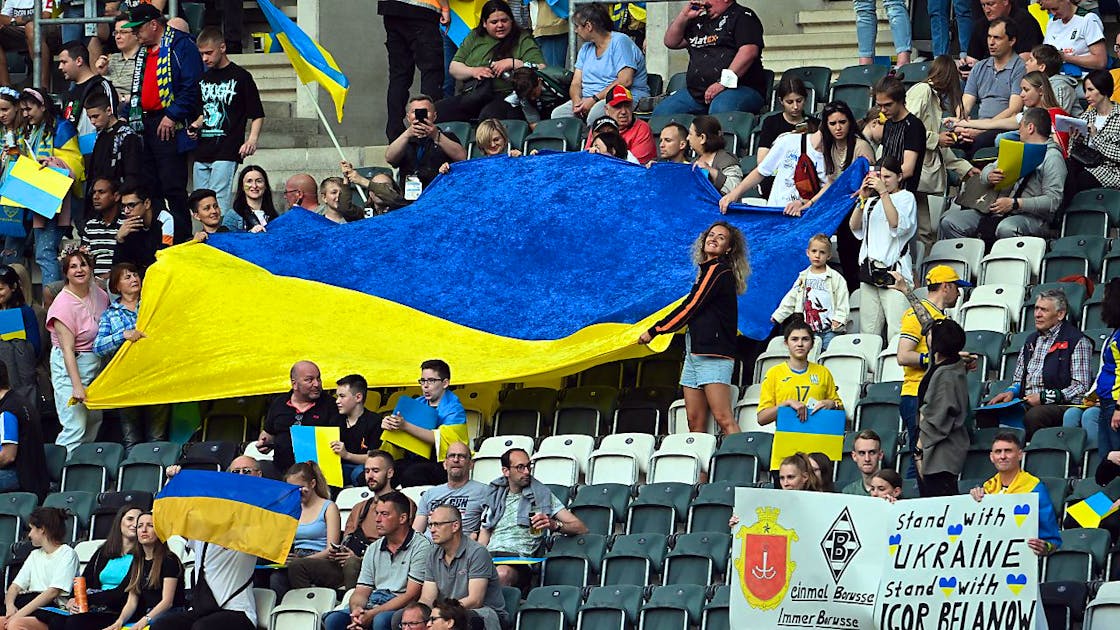 Bei Luftalarm in den Schutzkeller In der ukrainischen PremjerLiha