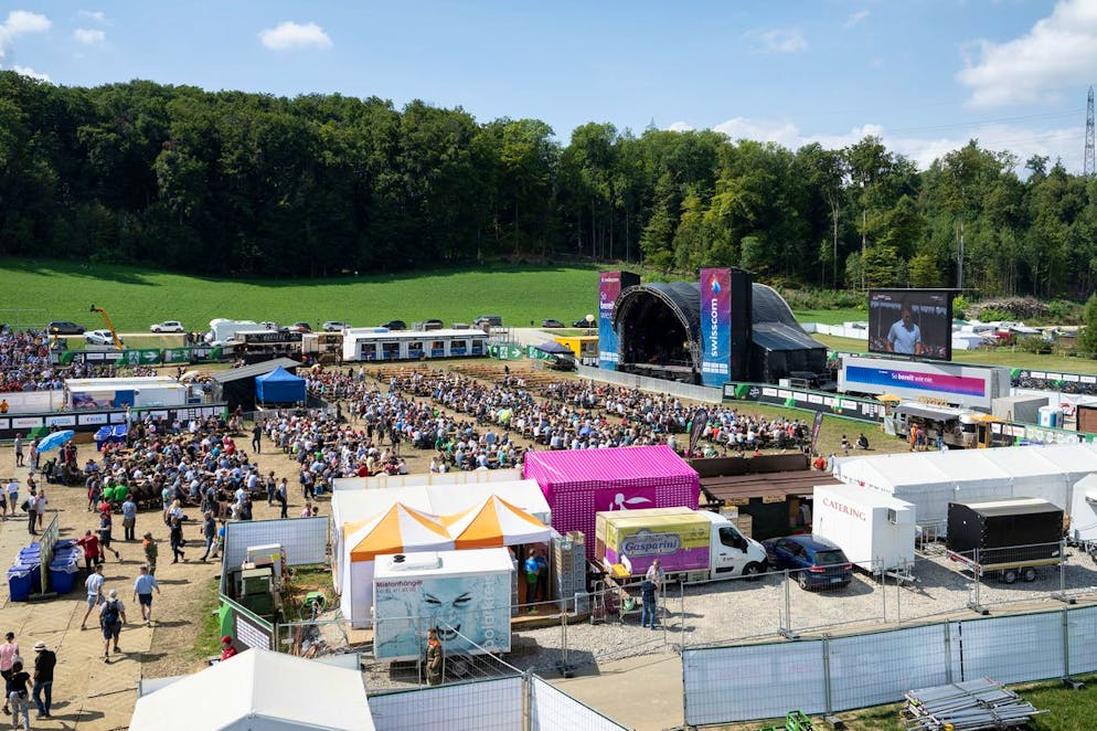 Die besten Bilder des Eidgenössischen. Sicht auf das noch ziemlich ruhige Festgelände.