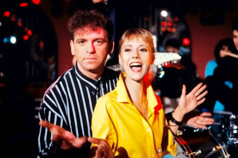 La chanteuse, actrice et animatrice Dorothée et son acolyte Jacky (G), le 1er décembre 1986 à Paris   