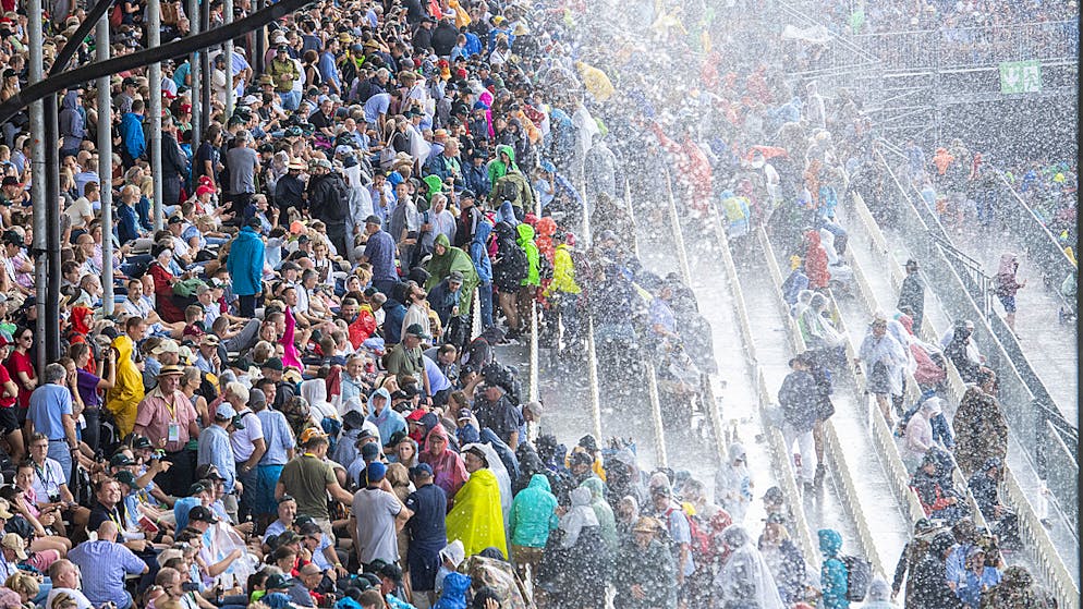 Die besten Bilder des Eidgenössischen. Kurz nach 17 Uhr am Samstagnachmittag zwingt der erste Niederschlag an einem Eidgenössischen seit 36 Jahren die Zuschauer zum Umdenken.