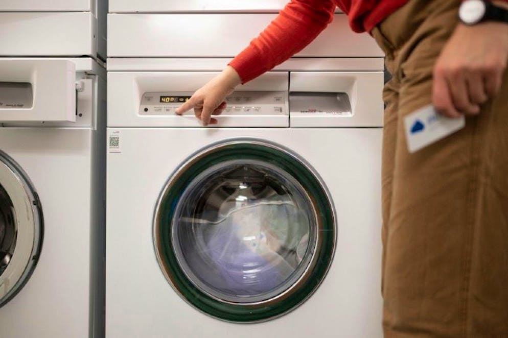 Handtücher sollten heiss gewaschen werden, damit die Bakterien nicht überleben.