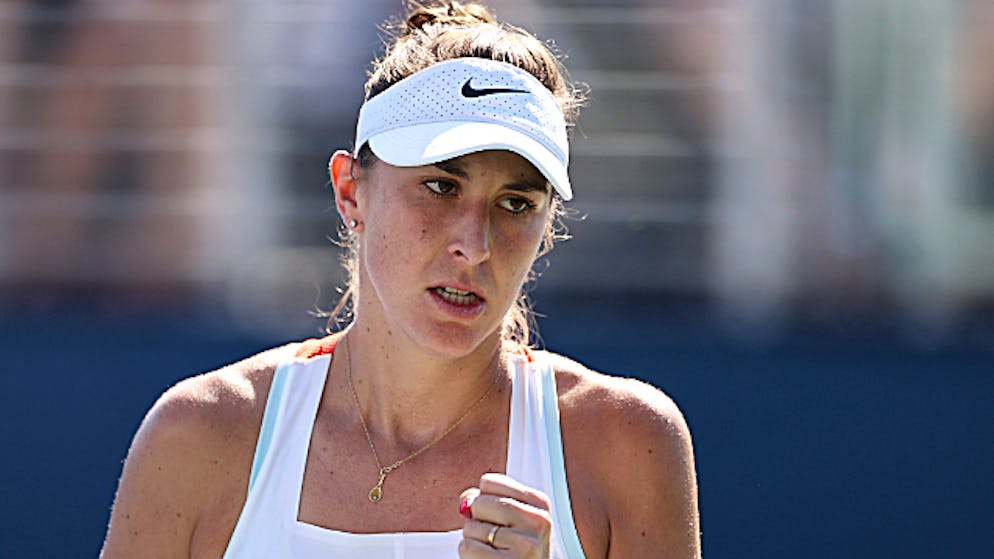 Belinda Bencic avanza.